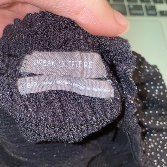 Urban Outfitters - Cinched Cropped Shirt - Picture 3 of 3